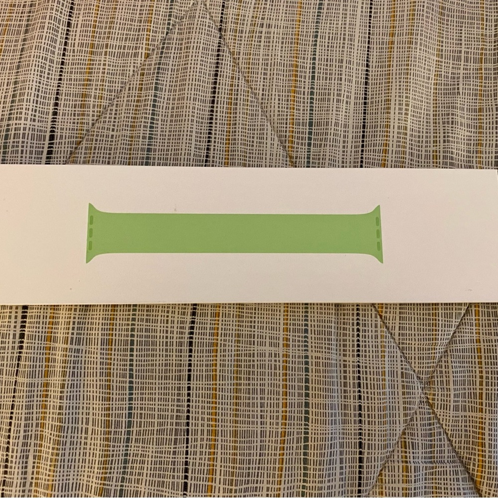 Like new 45mm Apple Watch band - size 5